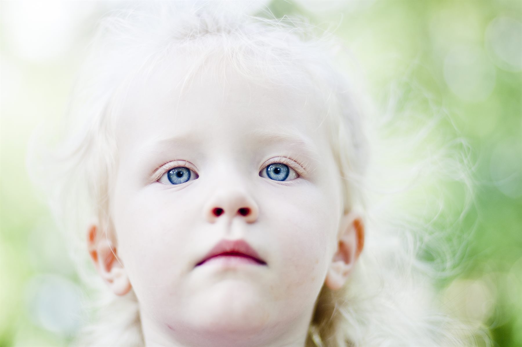 High key child portrait by Peter Szafel