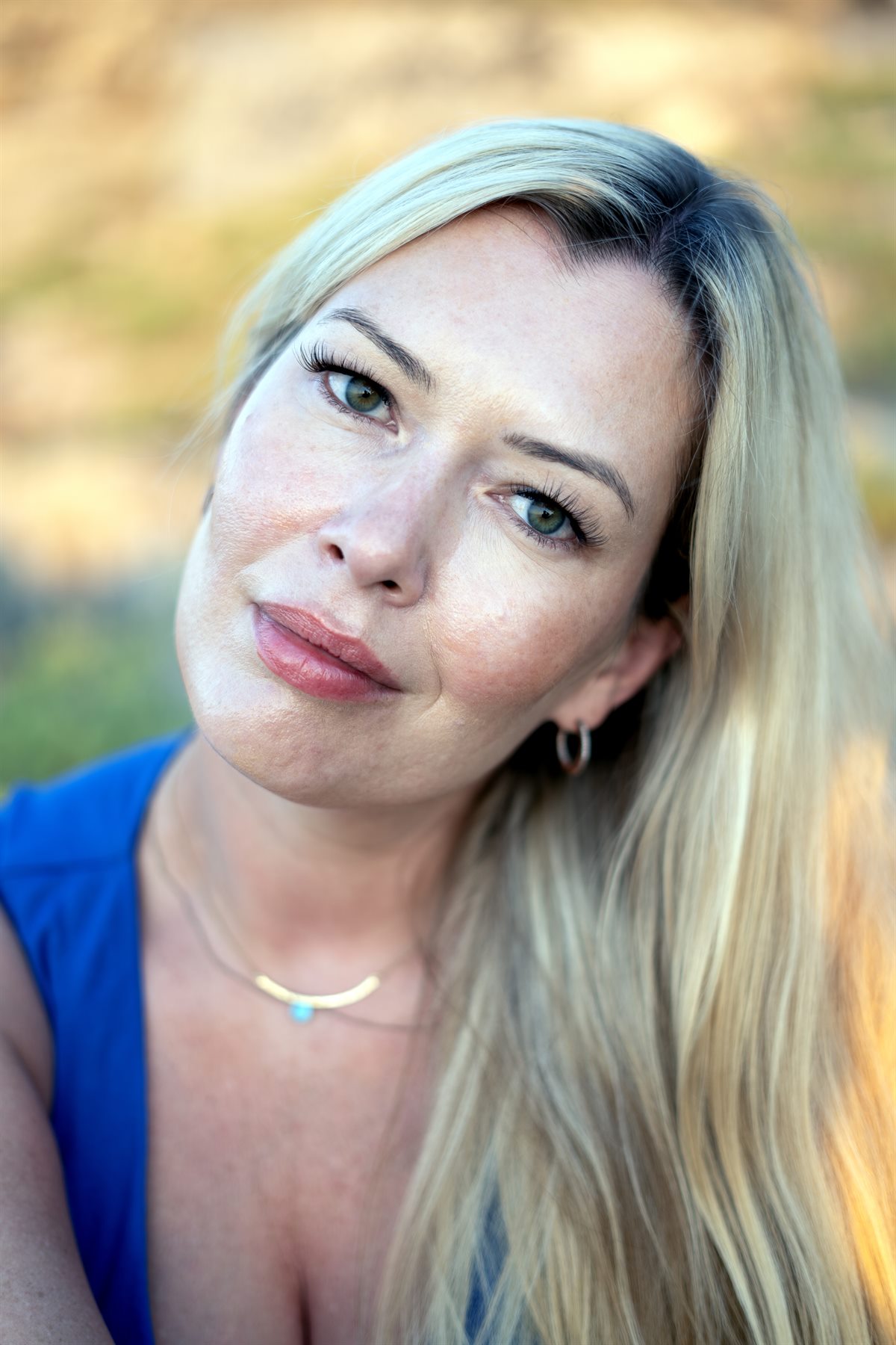 Outdoor portrait by Peter Szafel