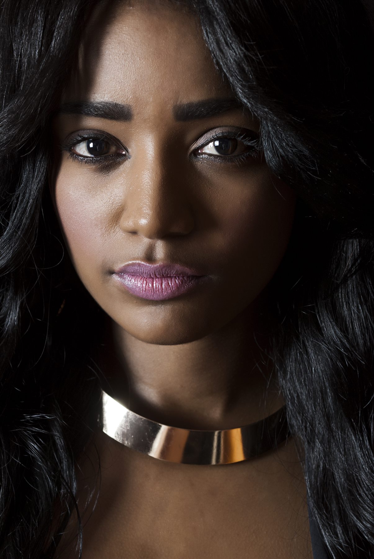 Studio portrait with gold jewellery by Peter Szafel